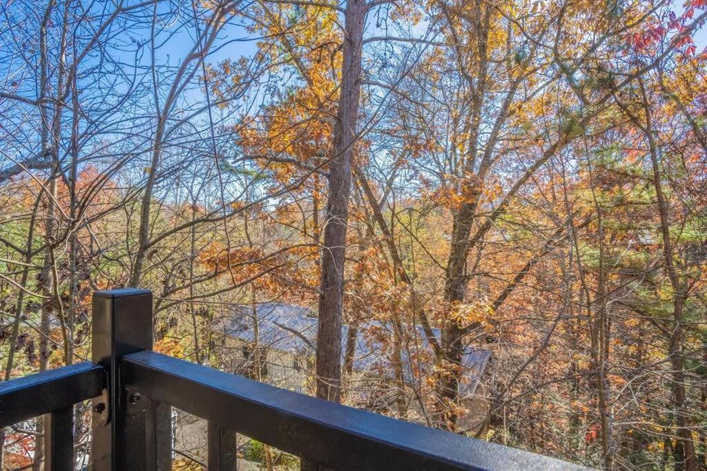 Sasquatch Lodge E Sleeps 13 Gatlinburg Buitenkant foto